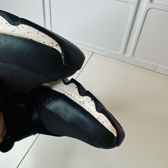 Sorel Kinetic Mesh Sneakers Black Embossed Zebra SZ 7.5 like new! - Picture 15 of 16